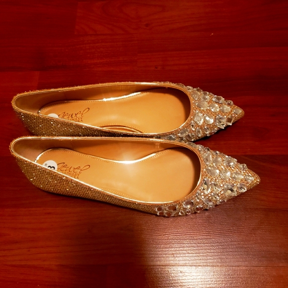 New Badgley Mischka Jeweled Pointed Toe Flats.  Champagne and Silver Comfortable - Picture 5 of 9